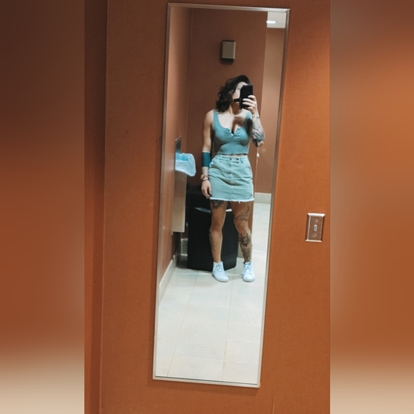 Meet your Posher, Addison - Picture 4 of 4